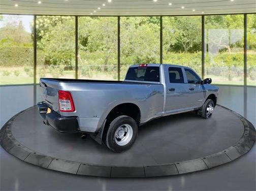 2022 RAM 3500 Tradesman Crew Cab 4x4 8' Box