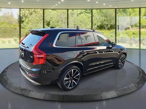 2020 Volvo XC90 T6 Momentum
