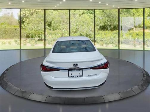 2022 Lexus ES 300h Luxury