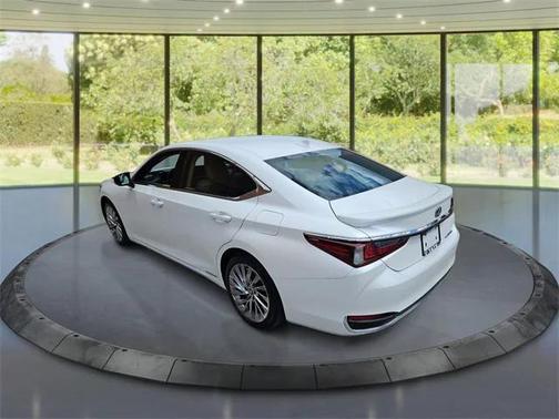 2022 Lexus ES 300h Luxury