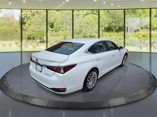2022 Lexus ES 300h Luxury