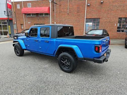 2022 Jeep Gladiator Sport S