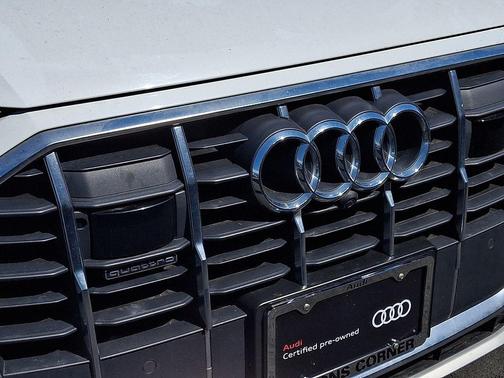 Glacier White Metallic 2023 Audi Q7 55 Premium Plus