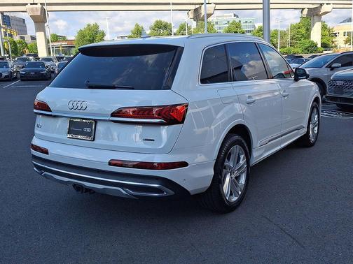 Glacier White Metallic 2023 Audi Q7 55 Premium Plus