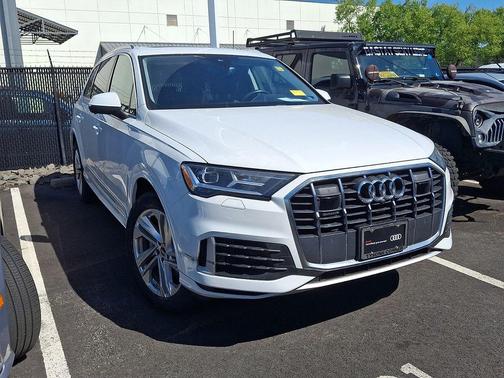 Glacier White Metallic 2023 Audi Q7 55 Premium Plus