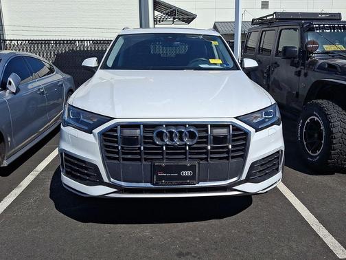 Glacier White Metallic 2023 Audi Q7 55 Premium Plus