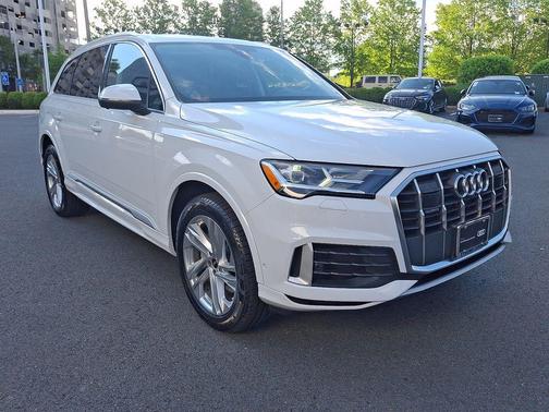 Glacier White Metallic 2023 Audi Q7 55 Premium Plus