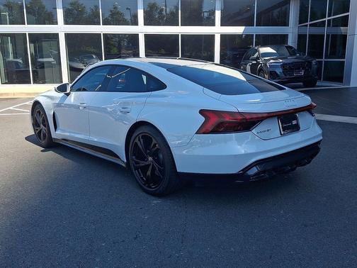 Suzuka Gray Metallic 2023 Audi e-tron GT Premium Plus quattro