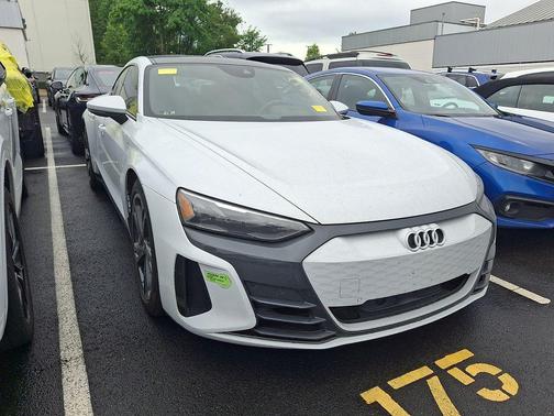 Suzuka Gray Metallic 2023 Audi e-tron GT Premium Plus quattro