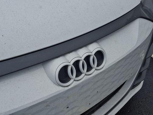Suzuka Gray Metallic 2023 Audi e-tron GT Premium Plus quattro