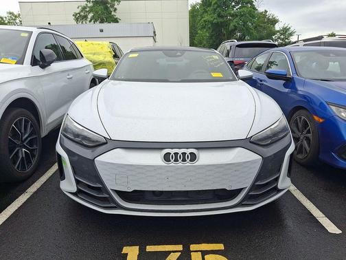 Suzuka Gray Metallic 2023 Audi e-tron GT Premium Plus quattro