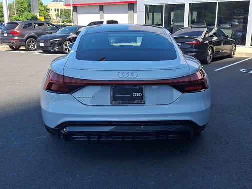 Suzuka Gray Metallic 2023 Audi e-tron GT Premium Plus quattro