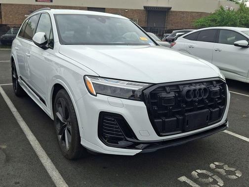 Glacier White 2025 Audi Q7 55 Prestige