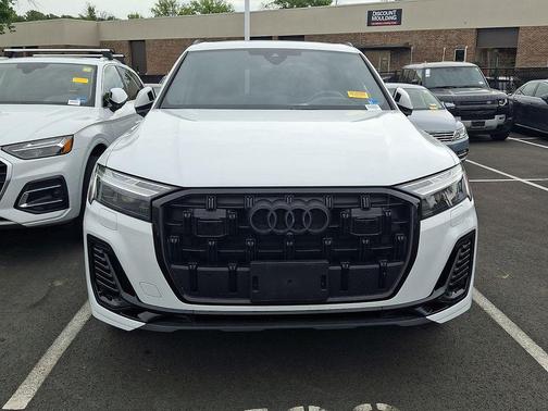 Glacier White 2025 Audi Q7 55 Prestige