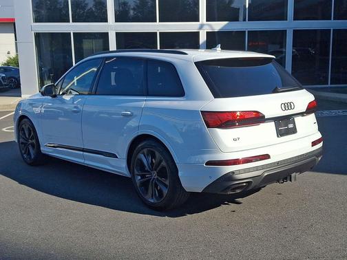 Glacier White 2025 Audi Q7 55 Prestige