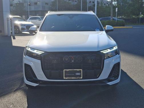 Glacier White 2025 Audi Q7 55 Prestige