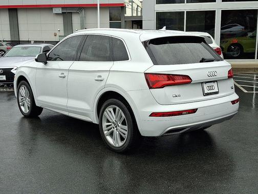Glacier White Metallic 2019 Audi Q5 2.0T Premium Plus