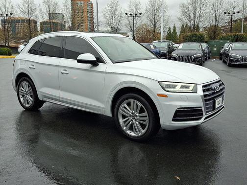 Glacier White Metallic 2019 Audi Q5 2.0T Premium Plus