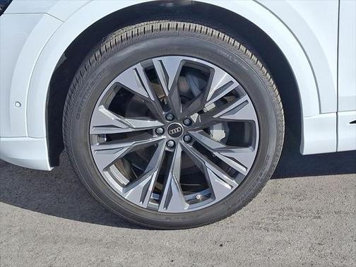 2025 Audi Q8 55 Premium