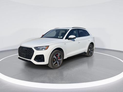 Glacier White Metallic 2024 Audi Q5 45 S line Premium Plus