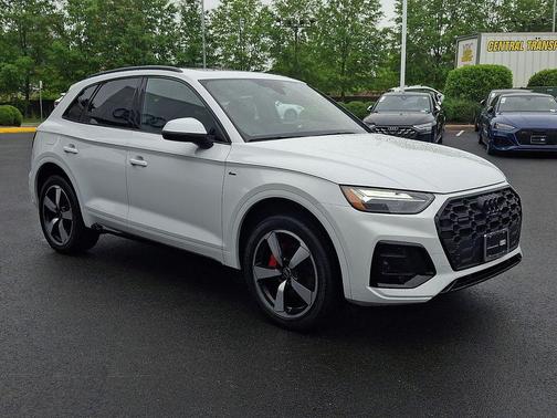Glacier White Metallic 2024 Audi Q5 45 S line Premium Plus