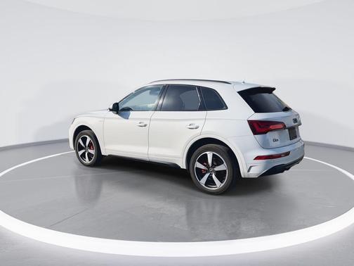 Glacier White Metallic 2024 Audi Q5 45 S line Premium Plus