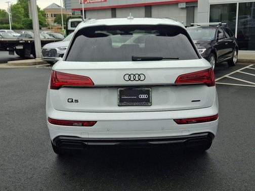 Glacier White Metallic 2024 Audi Q5 45 S line Premium Plus