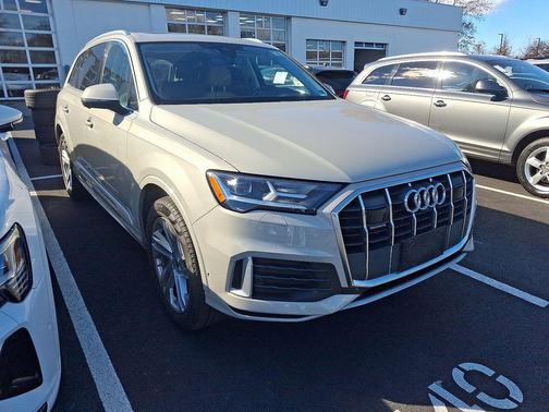 2023 Audi Q7 45 Premium