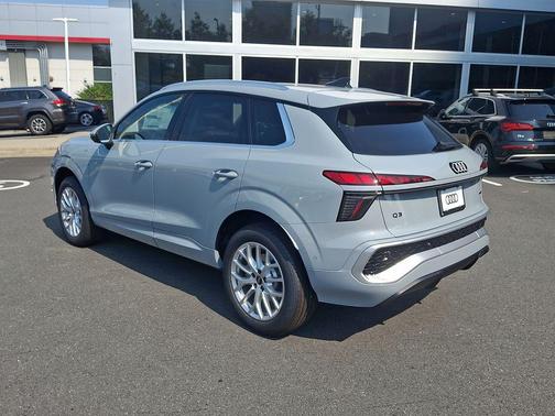 Arrow Gray Pearl Effect 2026 Audi Q3 TFSI quattro S tronic