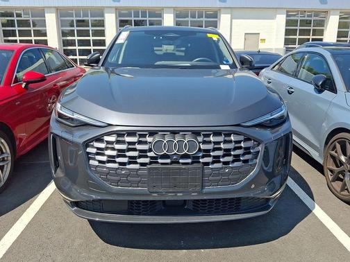 Tambora Gray Metallic 2025 Audi Q5 Premium Plus TFSI quattro S tronic