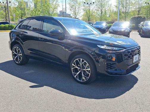 Mythos Black Metallic 2026 Audi Q3 TFSI quattro S tronic