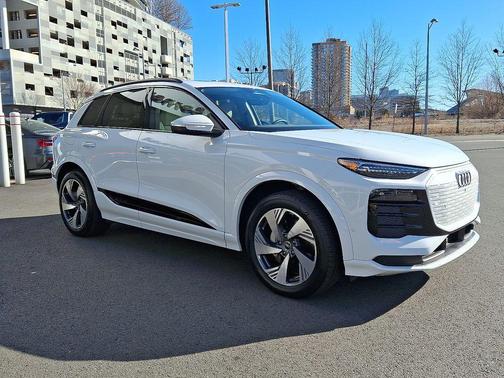 2025 Audi Q6 e-tron Premium Plus quattro