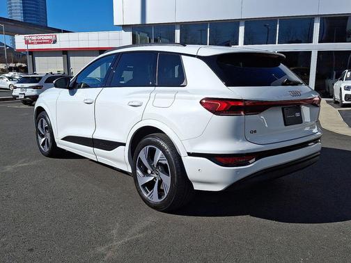 2025 Audi Q6 e-tron Premium Plus quattro