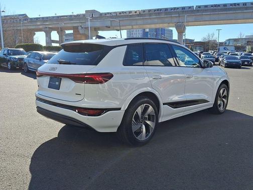 2025 Audi Q6 e-tron Premium Plus quattro