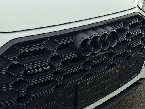 Glacier White Metallic 2022 Audi Q5 45 S line Prestige