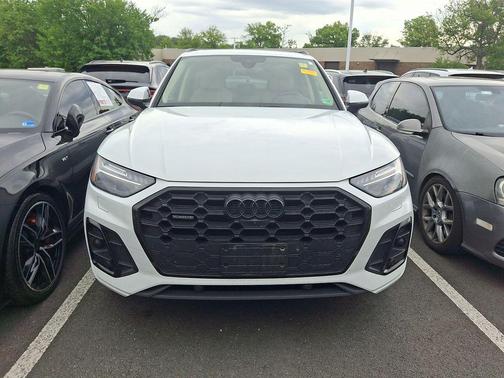Glacier White Metallic 2022 Audi Q5 45 S line Prestige