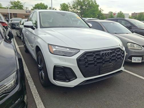 Glacier White Metallic 2022 Audi Q5 45 S line Prestige