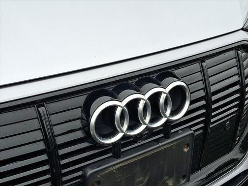 2022 Audi e-tron Premium