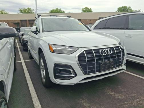 Glacier White Metallic 2023 Audi Q5 40 Premium