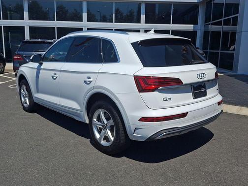 Glacier White Metallic 2023 Audi Q5 40 Premium
