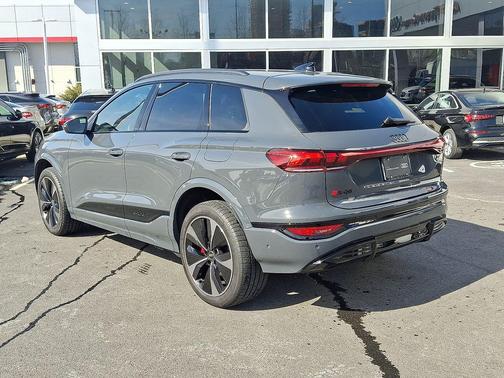 2025 Audi SQ6 e-tron Prestige quattro