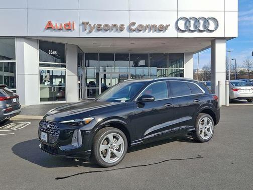 Mythos Black Metallic 2025 Audi Q5 Premium Plus TFSI quattro S tronic SUV