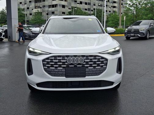 Glacier White Metallic 2025 Audi Q5 Premium TFSI quattro S tronic