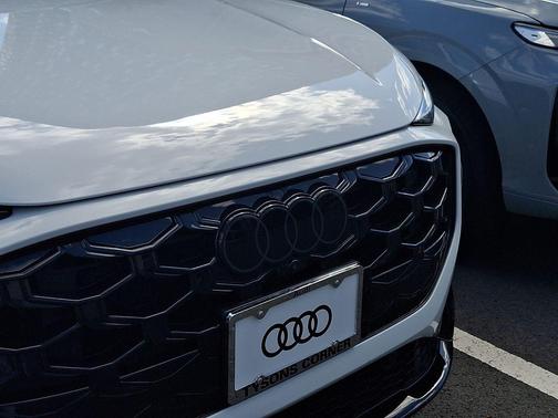 Glacier White Metallic 2026 Audi Q3 TFSI quattro S tronic
