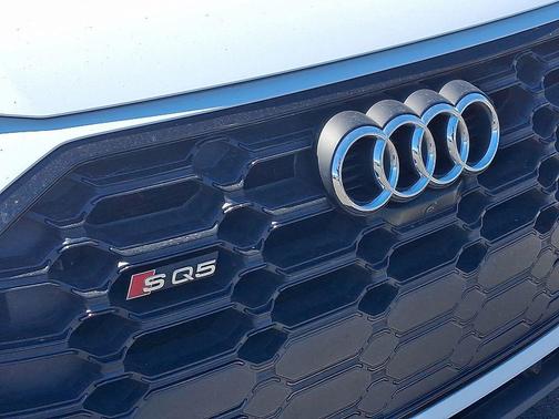 Glacier White Metallic 2024 Audi SQ5 3.0T Premium Plus