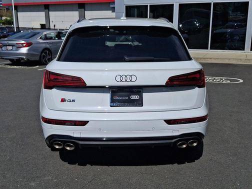 Glacier White Metallic 2024 Audi SQ5 3.0T Premium Plus
