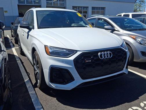 Glacier White Metallic 2024 Audi SQ5 3.0T Premium Plus