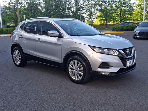 Brilliant Silver Metallic 2022 Nissan Rogue Sport SV
