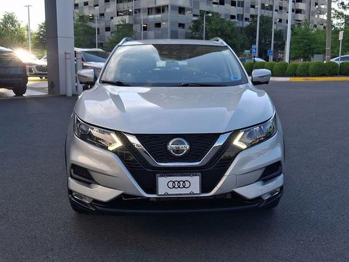 Brilliant Silver Metallic 2022 Nissan Rogue Sport SV