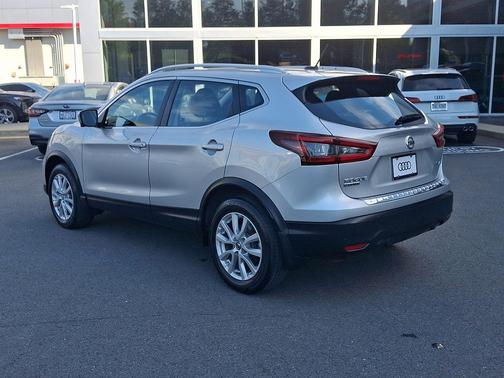 Brilliant Silver Metallic 2022 Nissan Rogue Sport SV